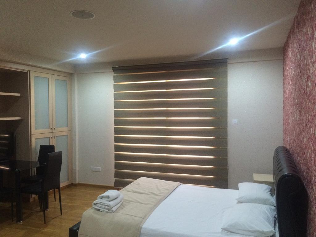 Les Palmiers Luxury Suites Larnaca Exterior photo