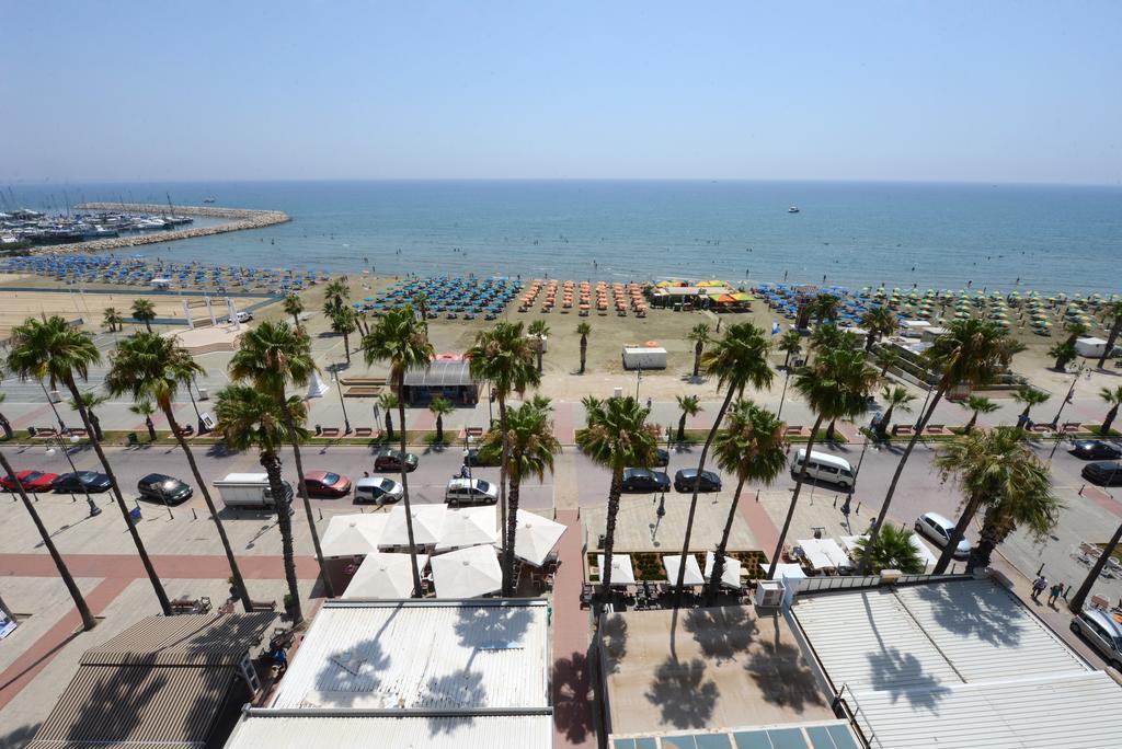 Les Palmiers Luxury Suites Larnaca Room photo