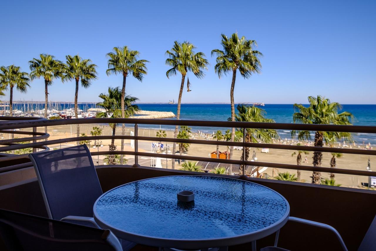 Les Palmiers Luxury Suites Larnaca Exterior photo