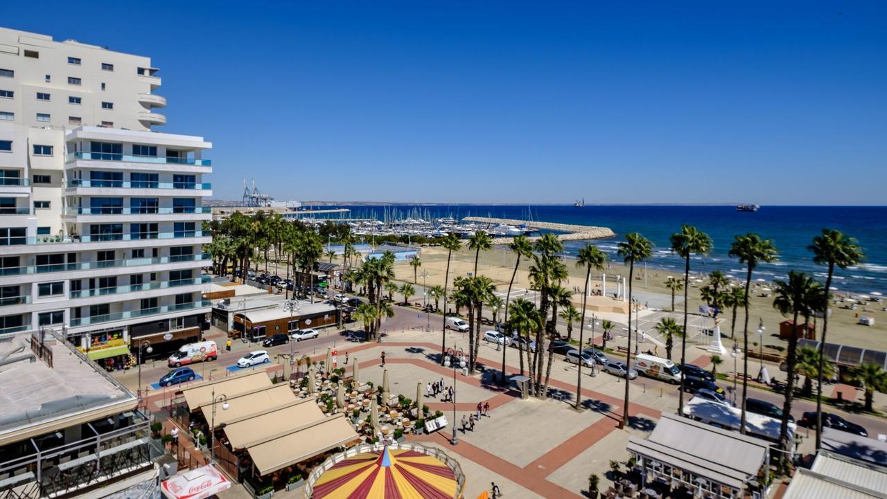 Les Palmiers Luxury Suites Larnaca Exterior photo